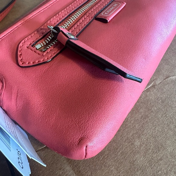 VTG NWT Coach Coral Pink Daisy Wristlet Clutch